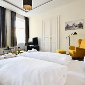 creative-apartment-dessewffy-luxury-suite.inbudapesthotels.com/
