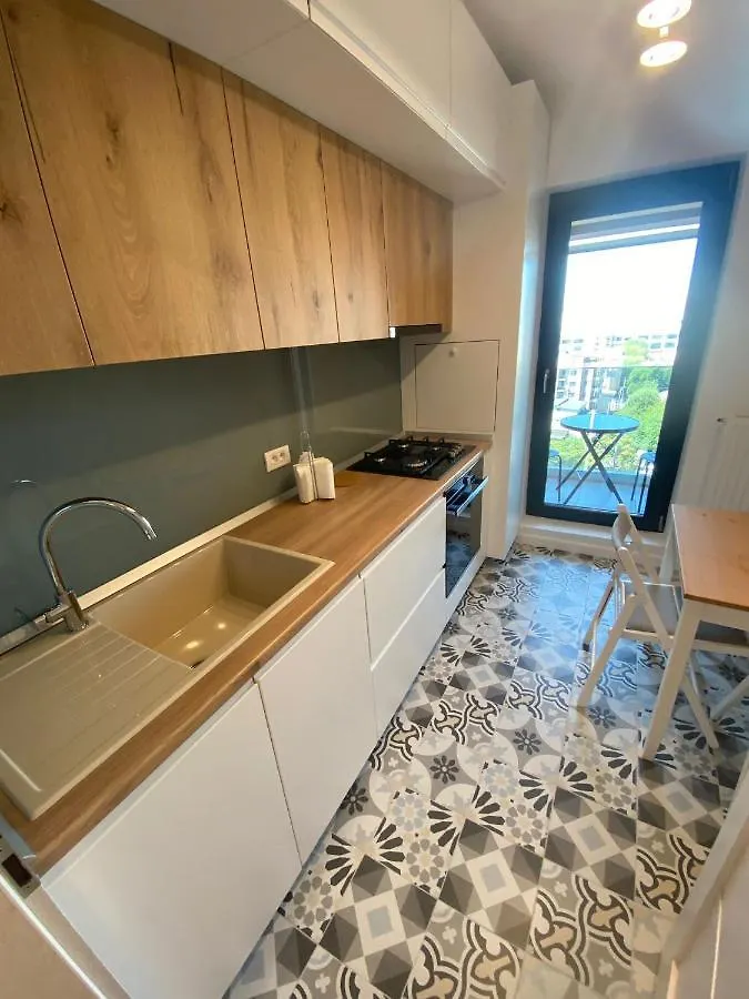 Plazza Studio Bucureşti 0*,  România